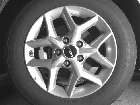 Used 2025 Kia Soul LX w/ LX Technology Package FWD image 12