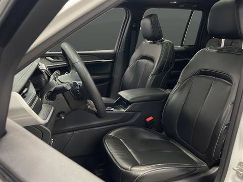 Used 2024 Jeep Grand Cherokee Limited w/ Luxury Tech Group II AWD/4WD image 9