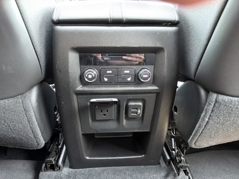 Used 2023 Chevrolet Traverse Premier AWD/4WD image 29