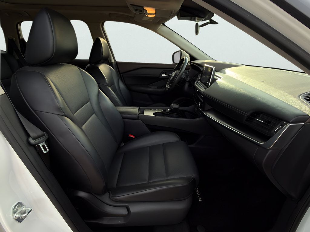 Used 2023 Nissan Rogue SV w/ SV Premium B Package FWD image 18