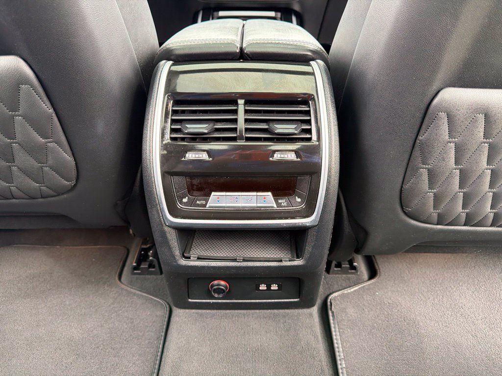 Used 2024 BMW X7 xDrive40i w/ Executive Package AWD/4WD image 32