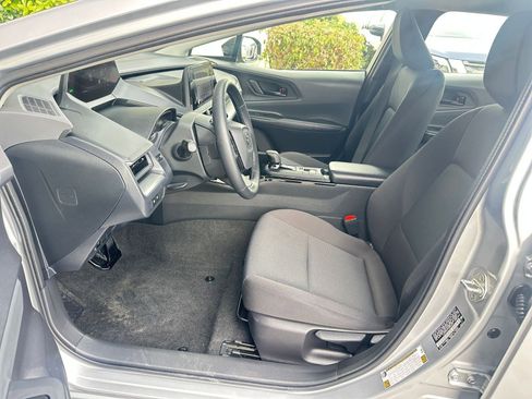 Used 2025 Toyota Prius LE image 28