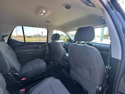 Used 2020 Chevrolet Traverse LT image 18