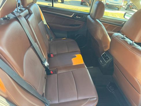 Used 2018 Subaru Outback 3.6R Touring AWD/4WD image 14