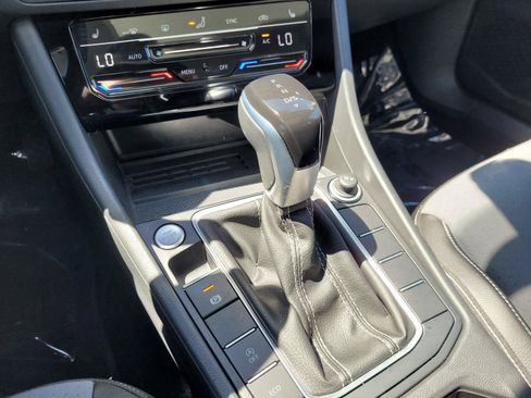 Used 2025 Volkswagen Jetta SE w/ Sunroof Package FWD image 25