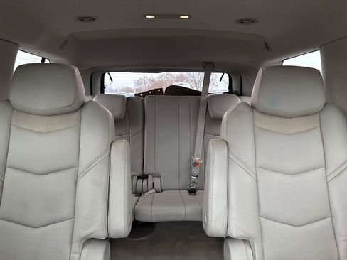 Used 2016 Cadillac Escalade Luxury image 26