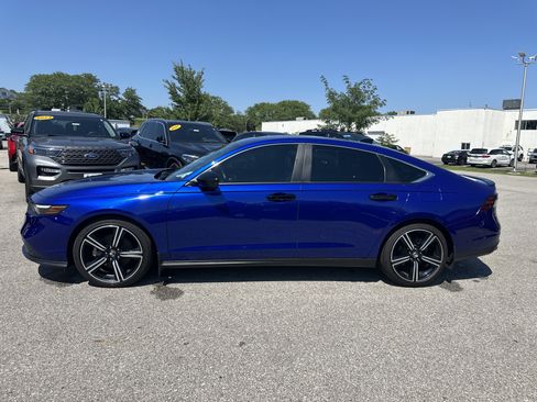 Used 2023 Honda Accord Sport image 9