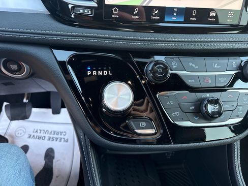 New 2026 Chrysler Pacifica Limited image 28