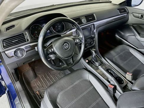 Used 2016 Volkswagen Passat 1.8T SE FWD image 2