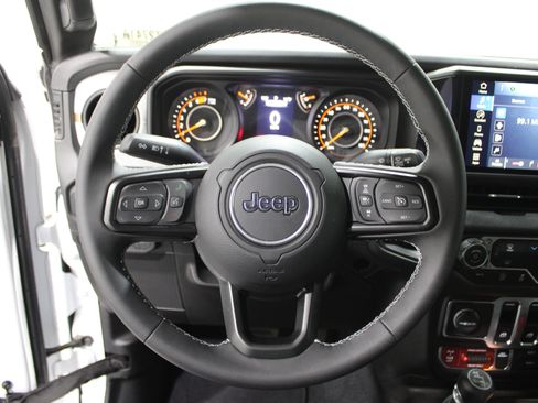 Used 2025 Jeep Wrangler Sport image 8