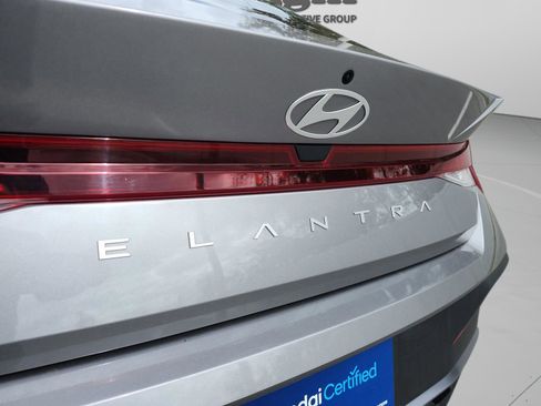 Certified 2024 Hyundai Elantra SE image 24