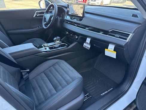 New 2026 Mitsubishi Outlander AWD image 30