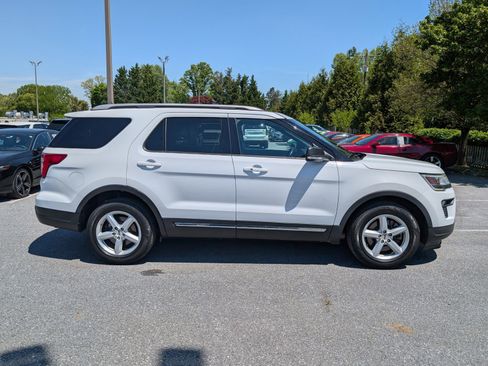 Used 2019 Ford Explorer XLT w/ Equipment Group 201A FWD image 6