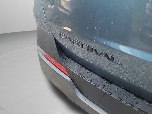 New 2027 Kia Carnival SX w/ Dark Edition Package FWD image 8