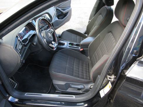 Used 2019 Volkswagen Jetta GLI image 7