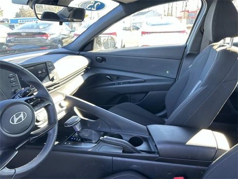 Used 2025 Hyundai Elantra Sport image 21