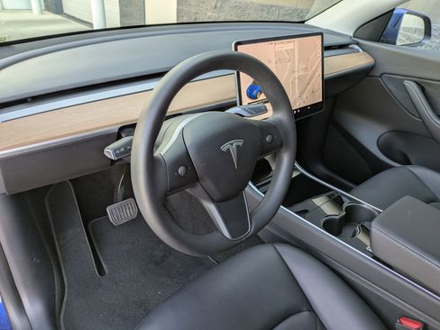 Used 2020 Tesla Model Y Performance image 11