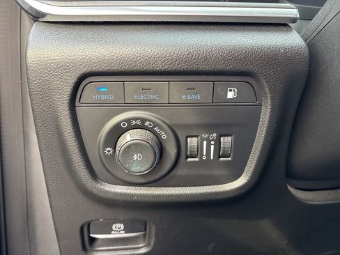 Used 2022 Jeep Grand Cherokee Overland AWD/4WD image 25