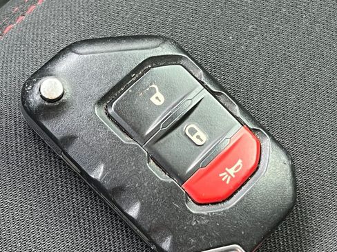Used 2018 Jeep Wrangler Unlimited Rubicon AWD/4WD image 32