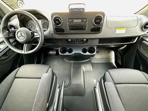 Used 2025 Mercedes-Benz Sprinter 2500 image 23