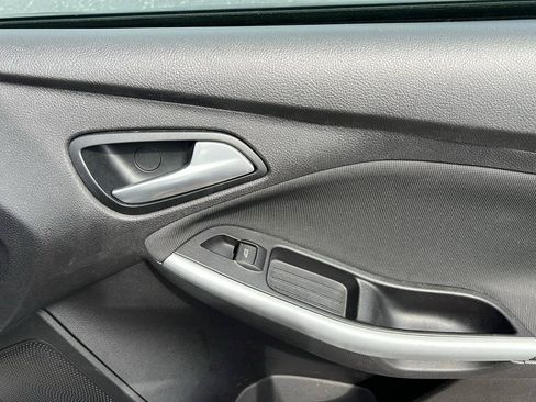 Used 2014 Ford Focus SE w/ Equipment Group 201A FWD image 10