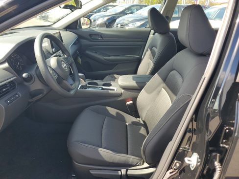 Used 2025 Nissan Altima 2.5 S FWD image 10