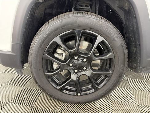 Used 2024 Jeep Compass Latitude w/ Convenience Group AWD/4WD image 13