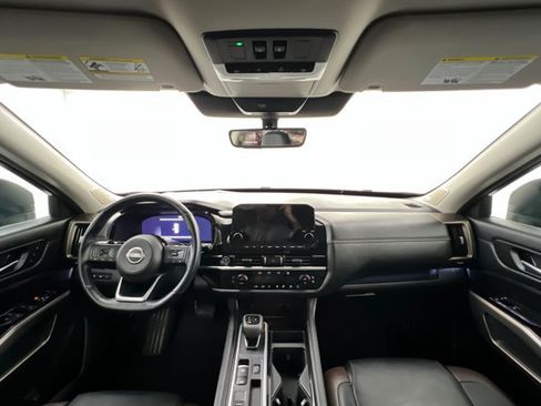 Certified 2023 Nissan Pathfinder Platinum FWD image 9