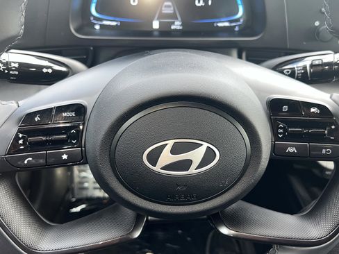 Certified 2025 Hyundai Elantra Sport image 12