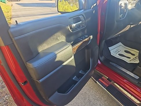 Used 2022 GMC Sierra 1500 SLT w/ SLT Convenience Package image 9
