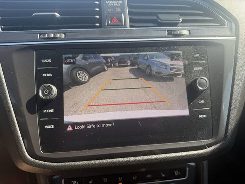 Used 2021 Volkswagen Tiguan SE image 12