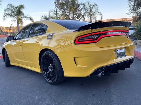 Used 2017 Dodge Charger R/T image 17