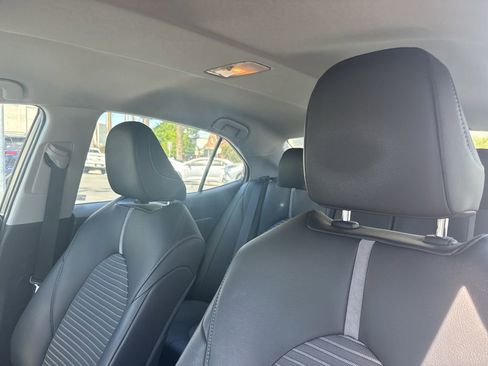 Used 2018 Toyota Camry SE image 15