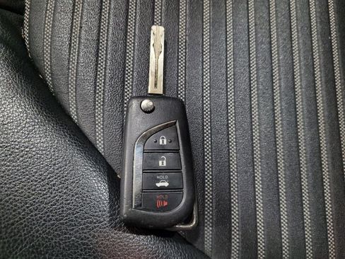 Used 2019 Toyota Camry SE image 32