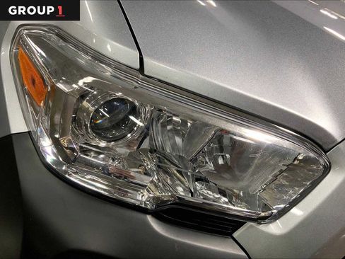 Used 2022 Toyota Tacoma SR image 22