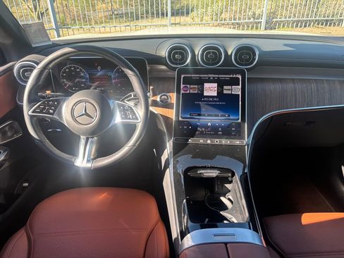 Used 2024 Mercedes-Benz GLC 300 4MATIC image 5