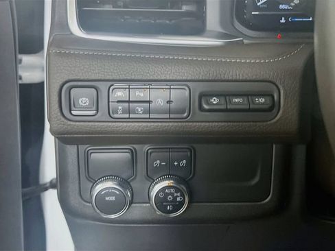 Used 2024 GMC Yukon XL Denali RWD image 11