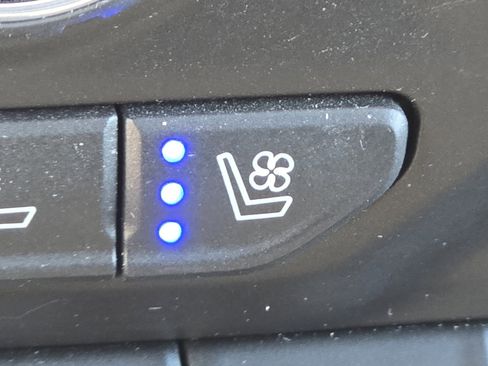 Used 2019 Chevrolet Silverado 1500 High Country w/ Technology Package image 13