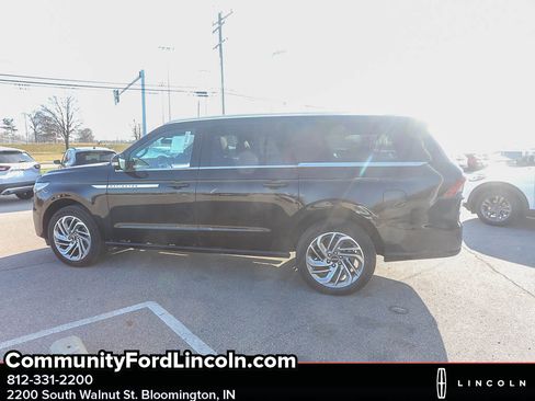 New 2025 Lincoln Navigator L Reserve image 3