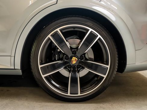 Certified 2022 Porsche Cayenne GTS AWD/4WD image 17