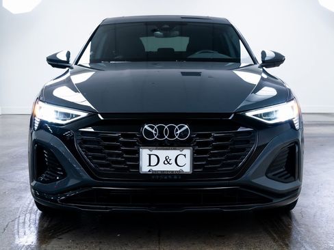 Used 2024 Audi Q8 e-tron Premium Plus image 2