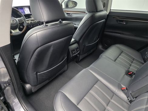 Used 2018 Lexus ES 350 w/ Luxury Package w/Wood Trim image 15
