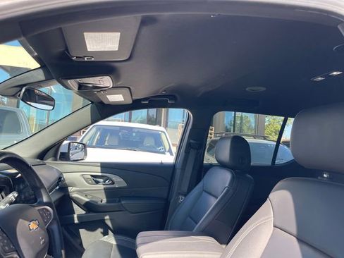 Used 2023 Chevrolet Traverse LT image 11