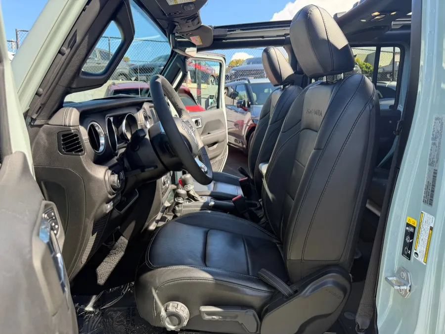 Used 2023 Jeep Wrangler Unlimited Sahara AWD/4WD image 10