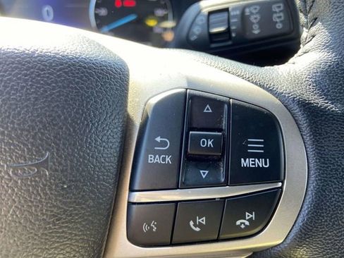 Used 2022 Ford Explorer XLT image 15