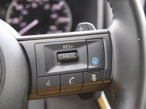 Used 2024 Nissan Rogue SV w/ SV Premium Package image 33