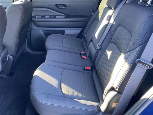 Used 2025 Nissan Pathfinder SV AWD/4WD image 11
