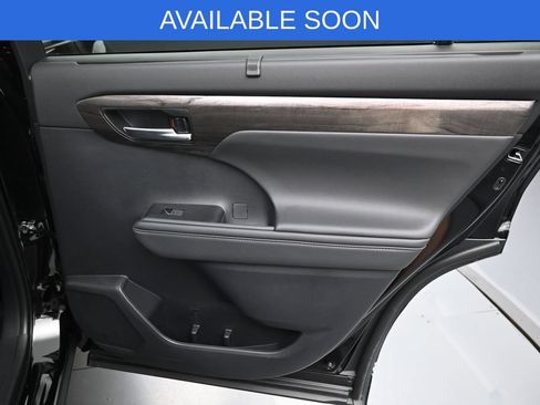 Certified 2026 Toyota Highlander Platinum AWD/4WD image 37