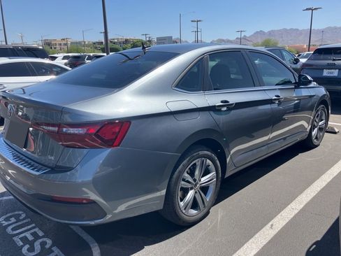 Used 2024 Volkswagen Jetta SE FWD image 4