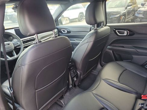 Certified 2025 Jeep Compass Latitude w/ Altitude Special Edition image 19